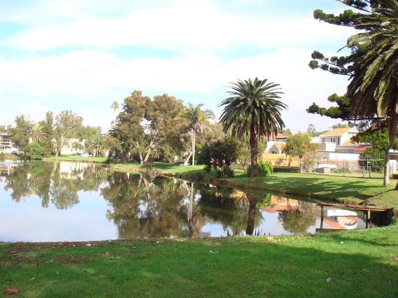 7 Lakeside Crescent, North Manly NSW 2100