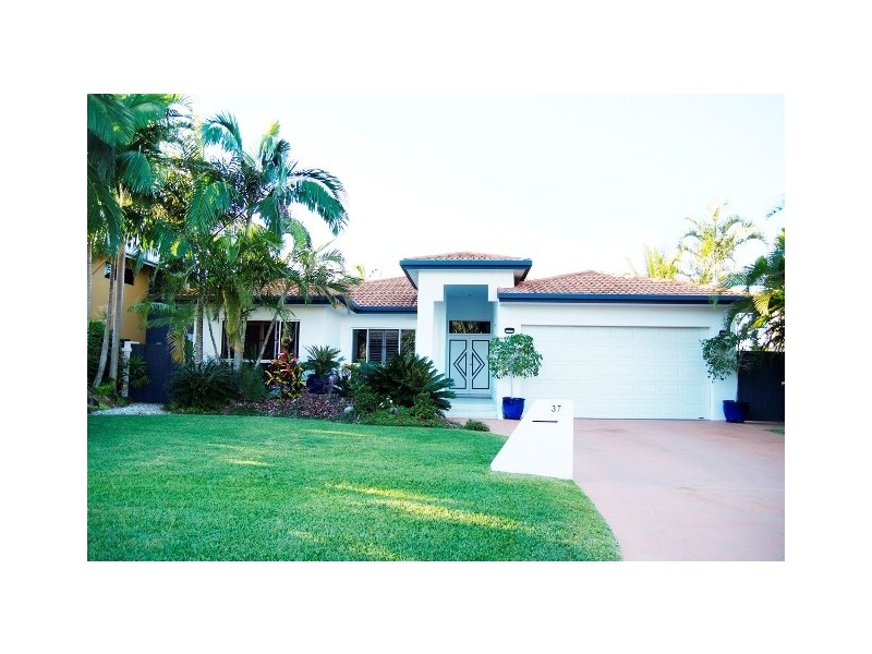 37 Beach Road, Dolphin Heads QLD 4740