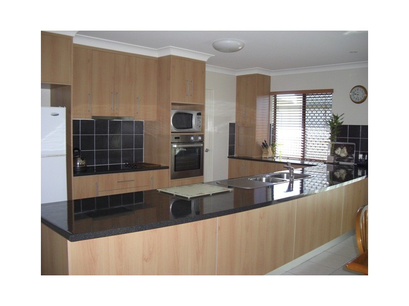 5 Madison Avenue, Glenella QLD 4740