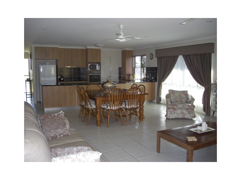 5 Madison Avenue, Glenella QLD 4740