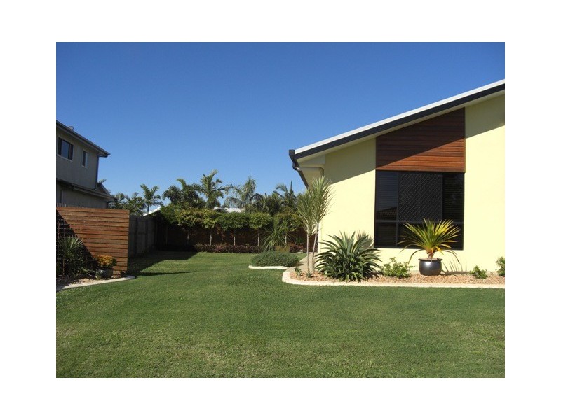 5 Madison Avenue, Glenella QLD 4740
