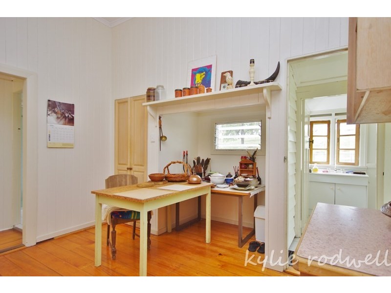 933 Carneys Creek Road, Croftby QLD 4310