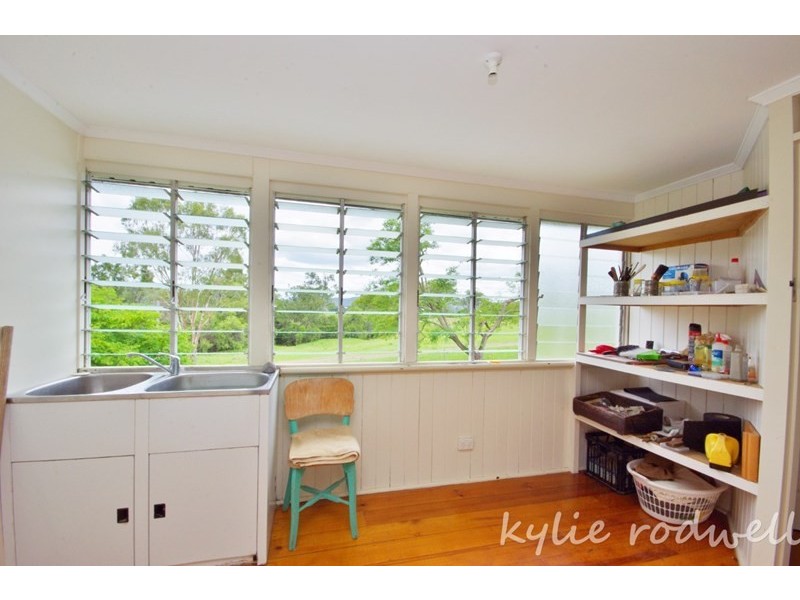 933 Carneys Creek Road, Croftby QLD 4310