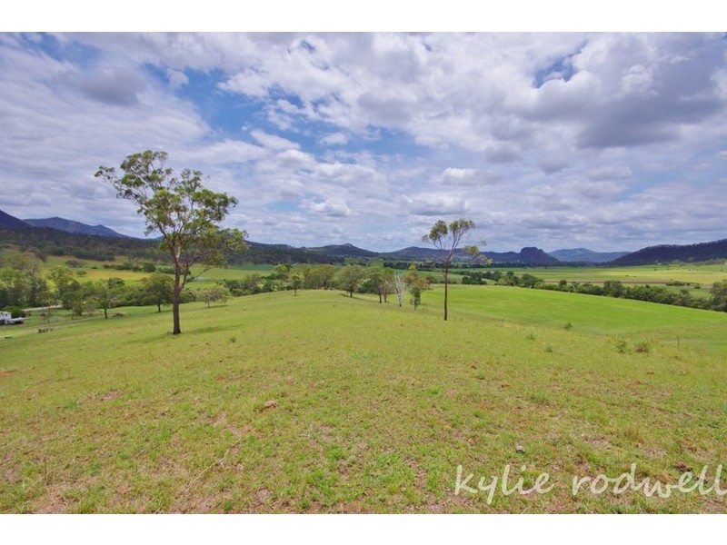 933 Carneys Creek Road, Croftby QLD 4310