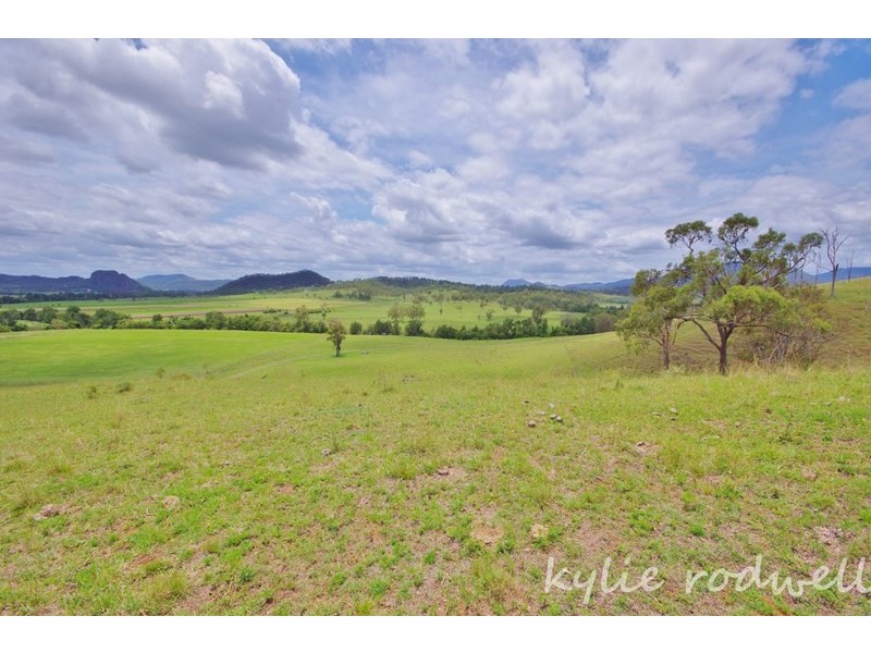 933 Carneys Creek Road, Croftby QLD 4310