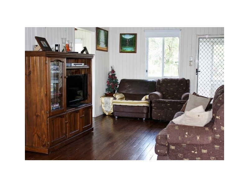 8 Ecole Street, Beaudesert QLD 4285