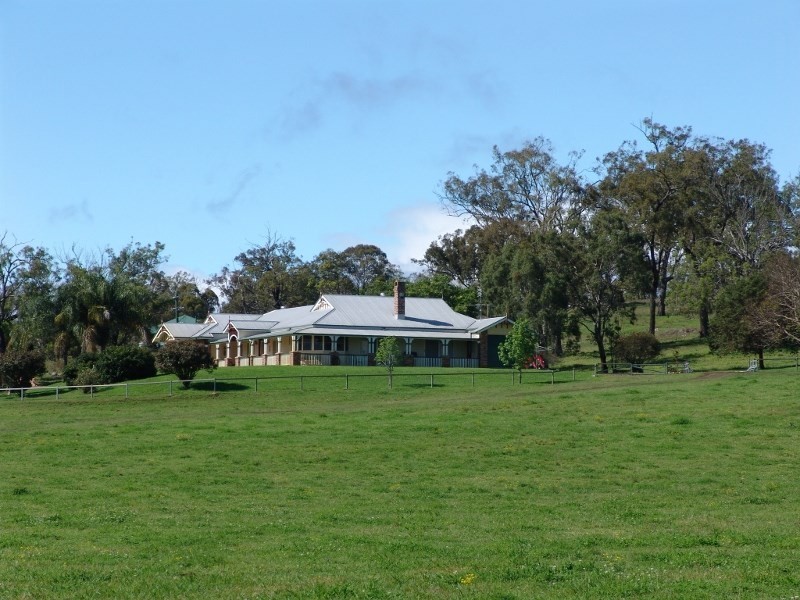 ‘Oakvale’ 181 Strong Road (off Fedamore Rd), Christmas Creek QLD 4285