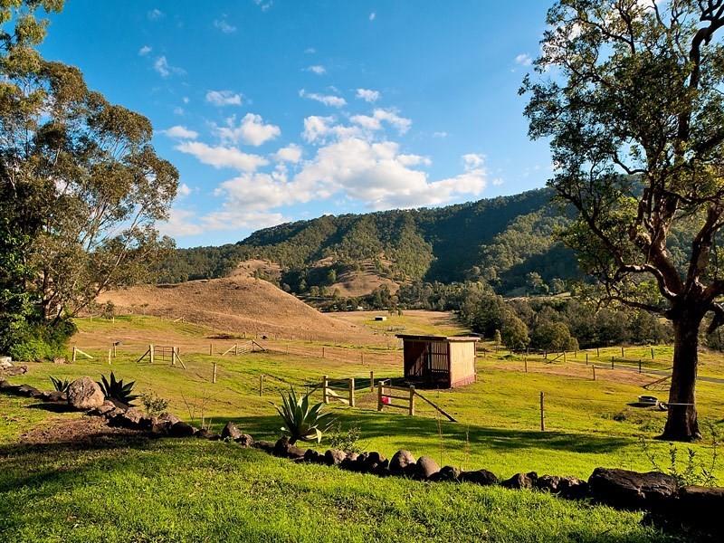 8 Reining Road, Canungra QLD 4275