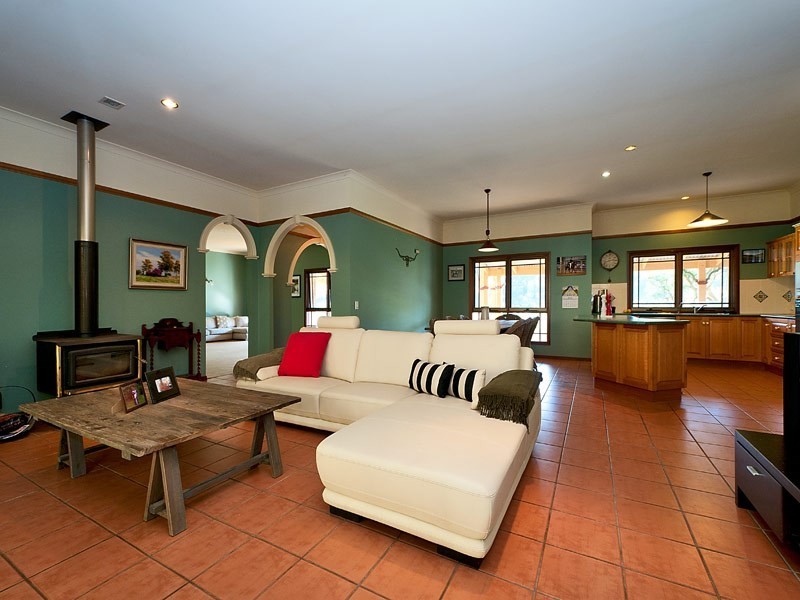 8 Reining Road, Canungra QLD 4275