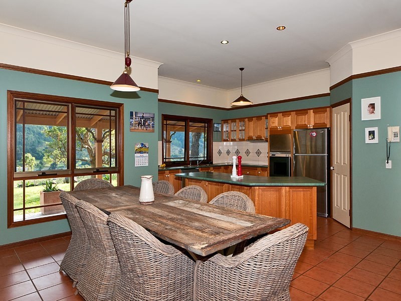 8 Reining Road, Canungra QLD 4275