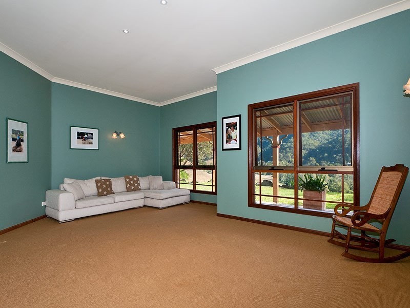 8 Reining Road, Canungra QLD 4275