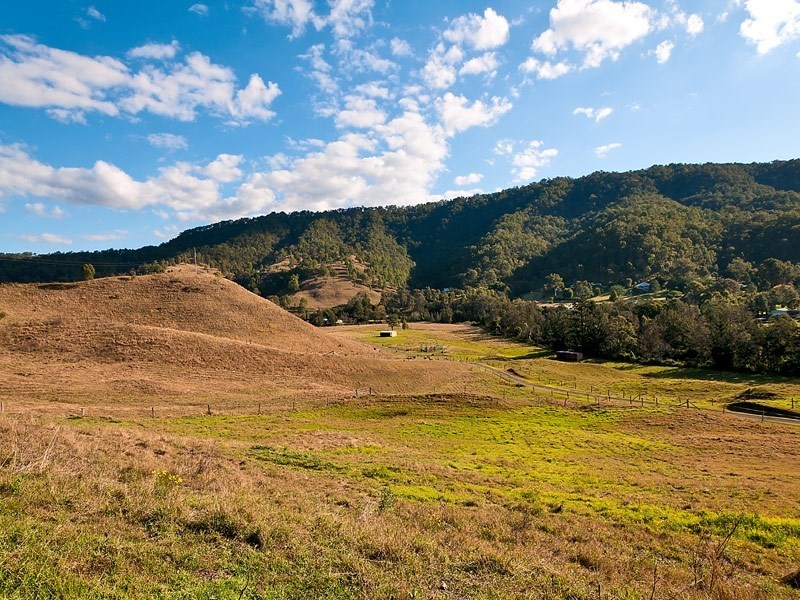 8 Reining Road, Canungra QLD 4275