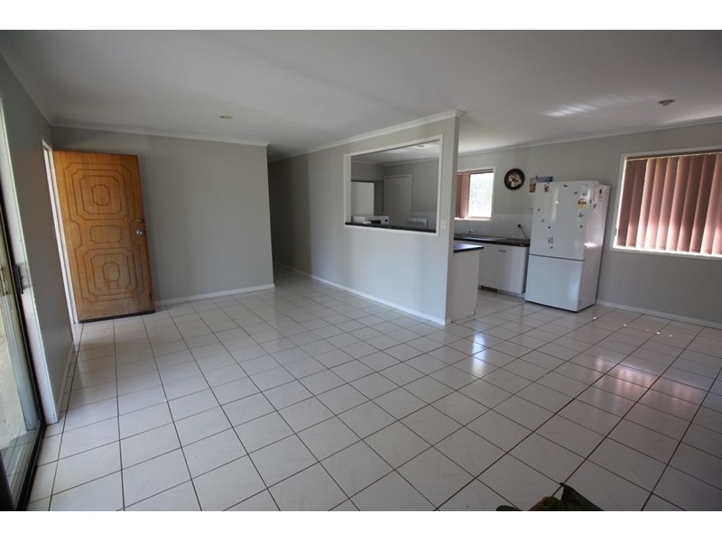 8 Spa Court, Beaudesert QLD 4285
