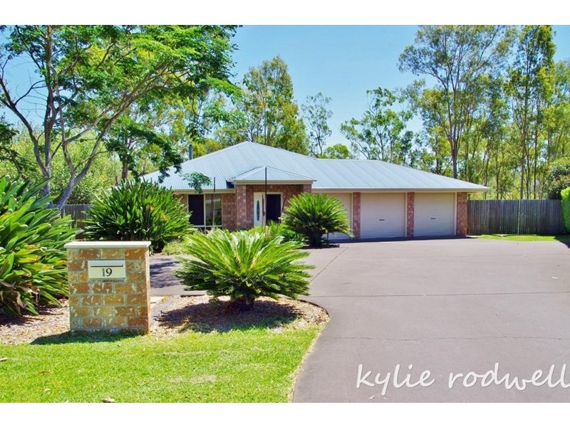 19 Paxton Court, Gleneagle QLD 4285