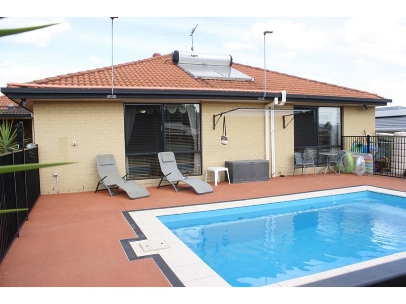 16 Kathleen Crescent, Beaudesert QLD 4285