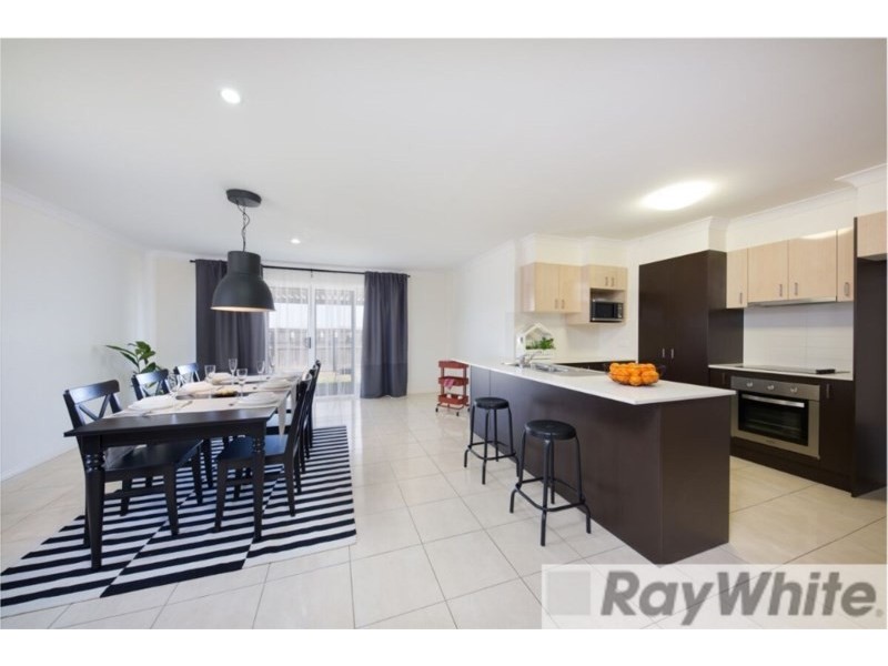 10 Phoebe Way, Gleneagle QLD 4285
