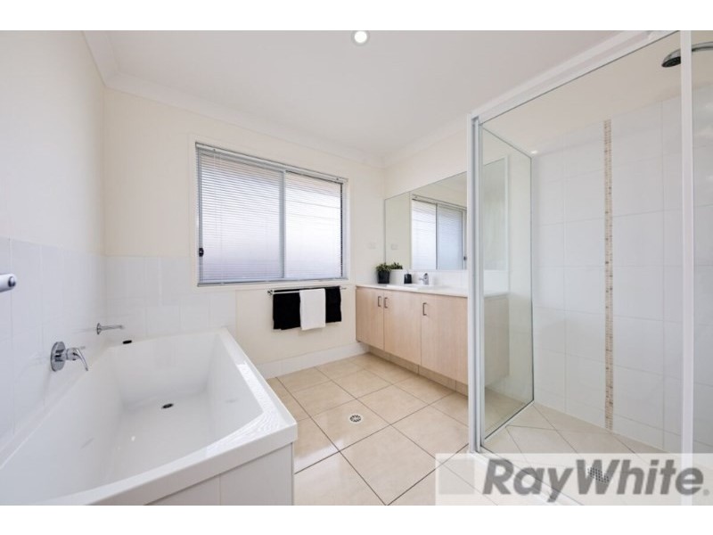 10 Phoebe Way, Gleneagle QLD 4285