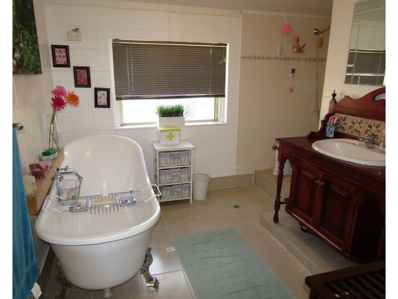 2020 Christmas Creek Road, Lamington QLD 4285