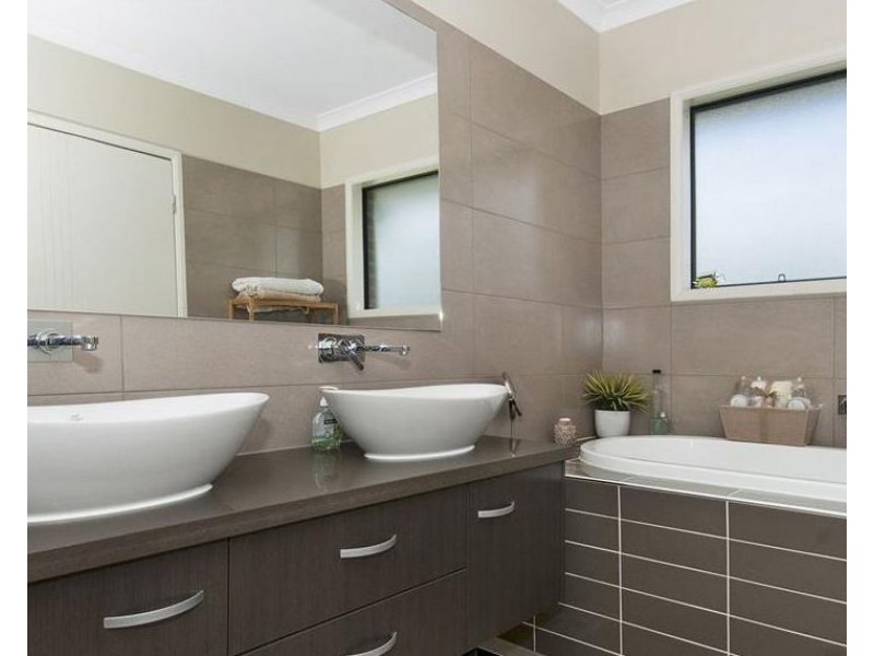 1-13 BREDALBANE Street, Mundoolun QLD 4285