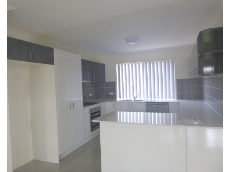 11 Phoebe Way, Gleneagle QLD 4285