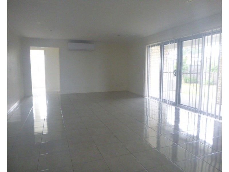 11 Phoebe Way, Gleneagle QLD 4285