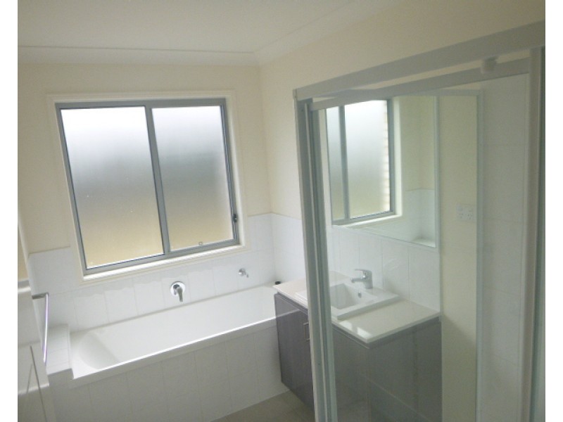 11 Phoebe Way, Gleneagle QLD 4285