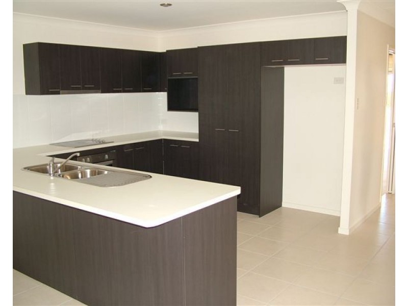 16 Hillside Crescent, Beaudesert QLD 4285