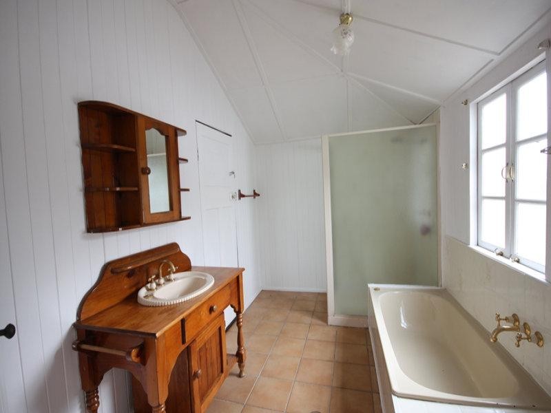 796 Mundoolun Connection Road, Canungra QLD 4275