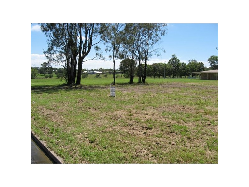 11 Petersen Street, Beaudesert QLD 4285