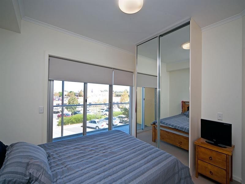 10/10-16 Light Common, Mawson Lakes SA 5095