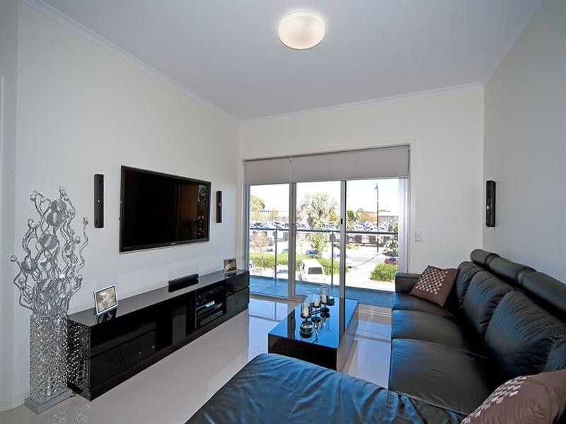 10/10-16 Light Common, Mawson Lakes SA 5095