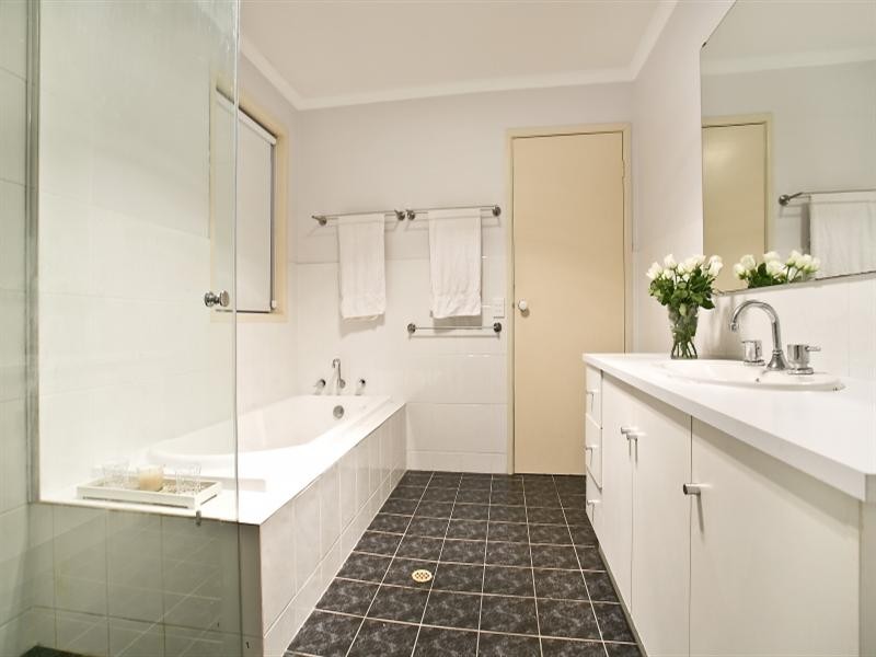 13 Farnborough Street, Oakden SA 5086