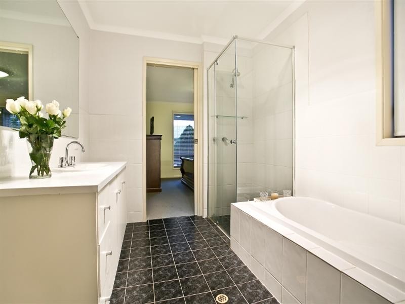 13 Farnborough Street, Oakden SA 5086