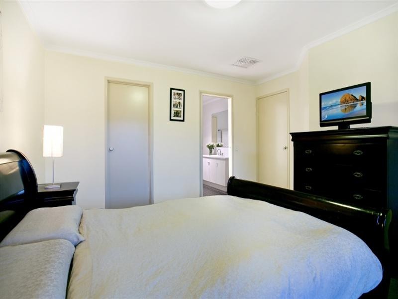 13 Farnborough Street, Oakden SA 5086