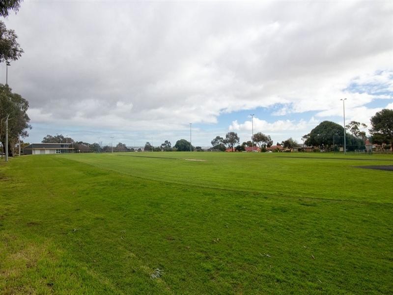 20 Walton Avenue, Clearview SA 5085