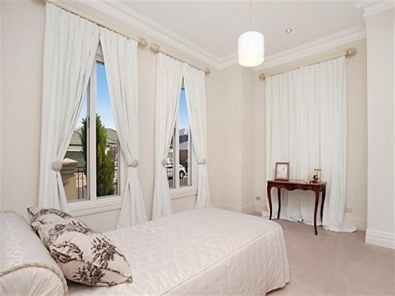 9 Dutton Avenue, Mawson Lakes SA 5095