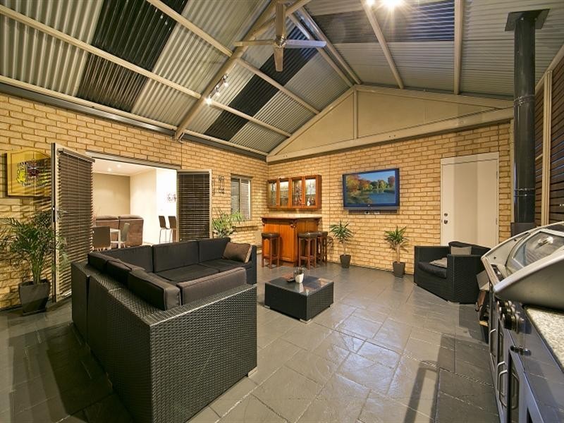 42 Lord Howe Crescent, Mawson Lakes SA 5095