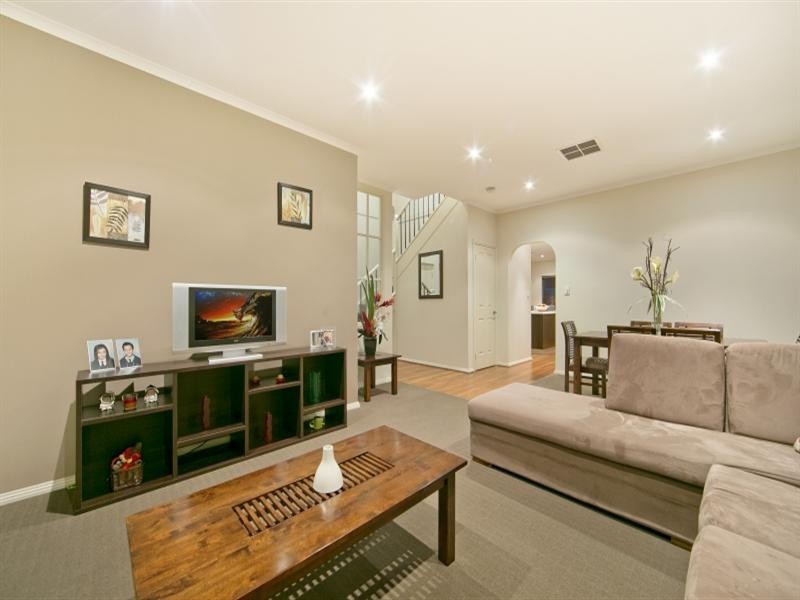 42 Lord Howe Crescent, Mawson Lakes SA 5095