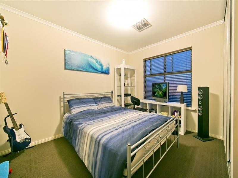 42 Lord Howe Crescent, Mawson Lakes SA 5095