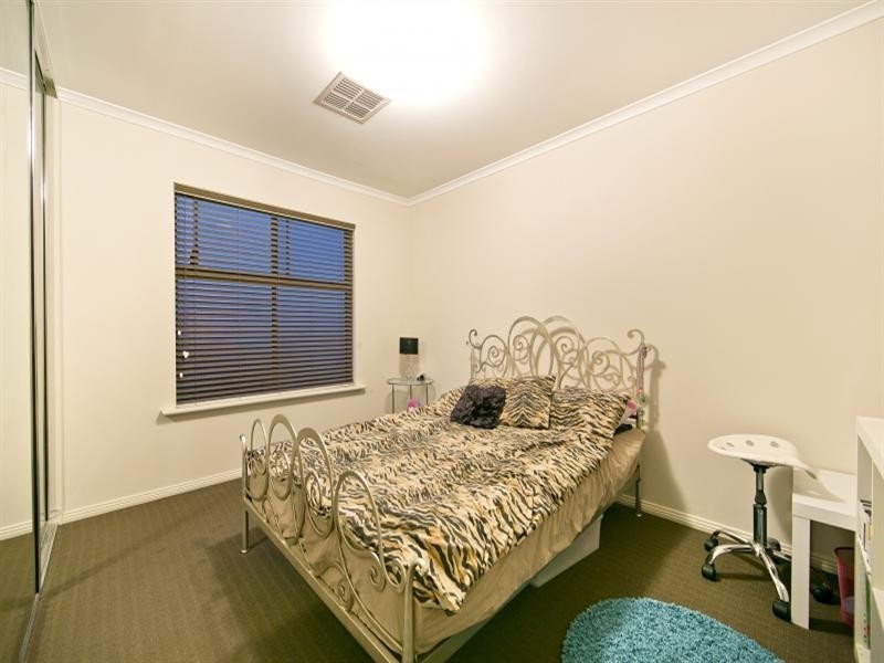 42 Lord Howe Crescent, Mawson Lakes SA 5095