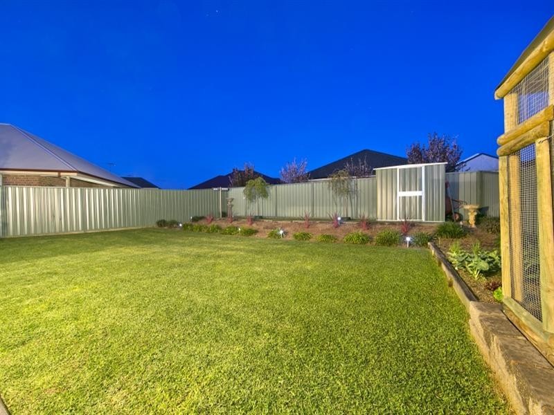 42 Lord Howe Crescent, Mawson Lakes SA 5095