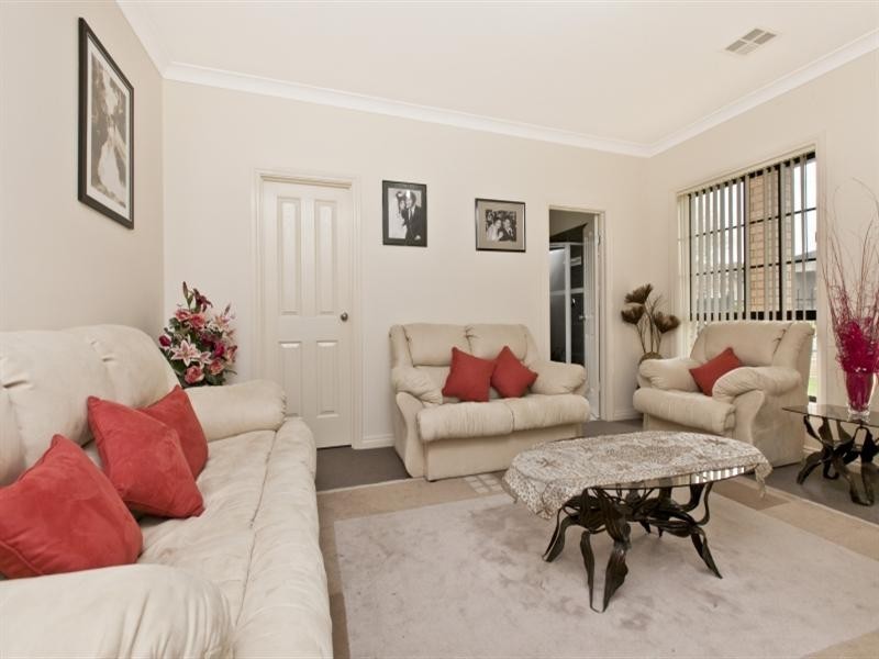 1 Brian Way, Valley View SA 5093