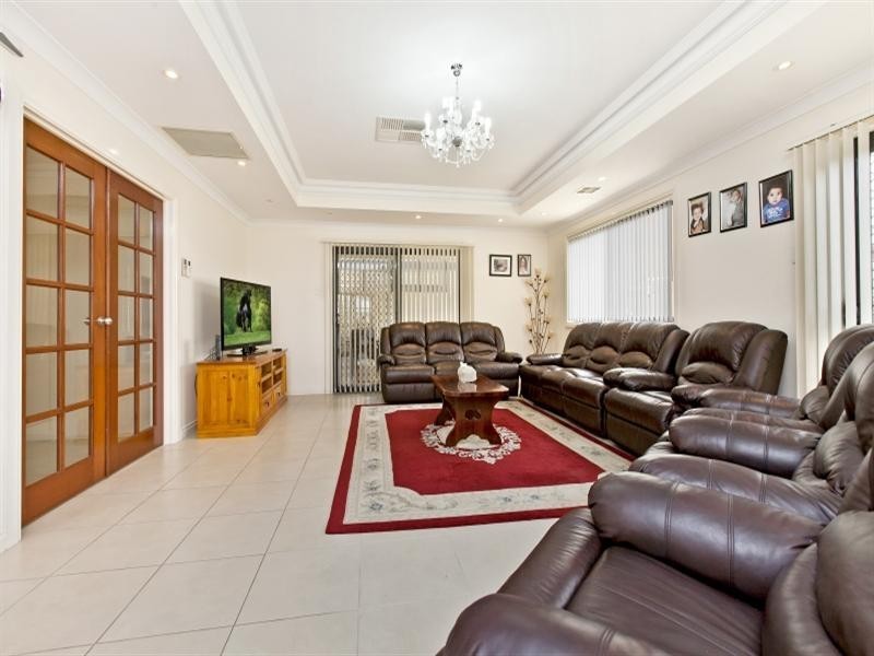 1 Brian Way, Valley View SA 5093