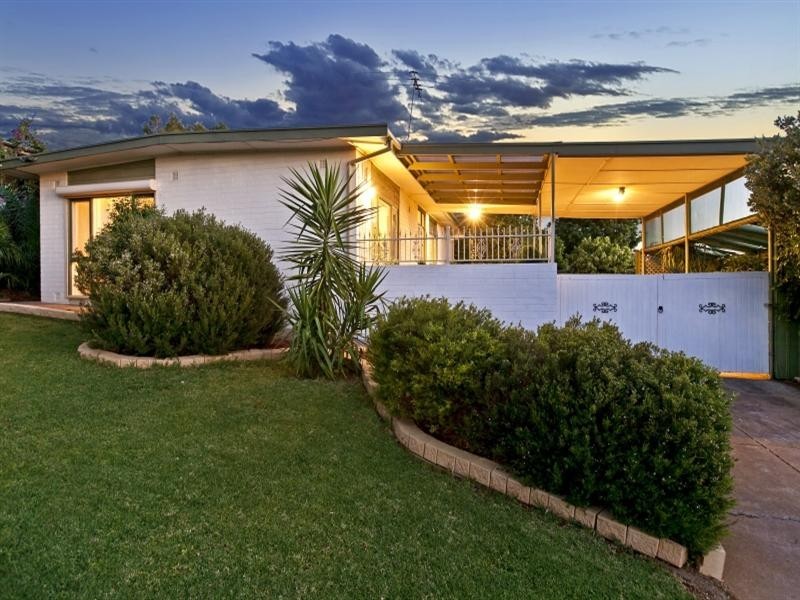15 Parslow Road, Para Hills SA 5096