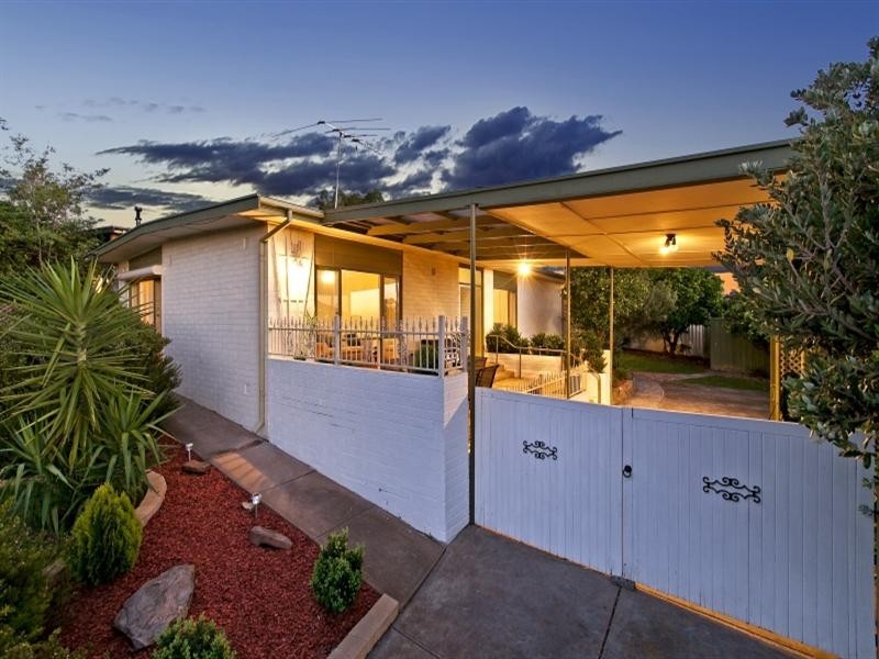 15 Parslow Road, Para Hills SA 5096