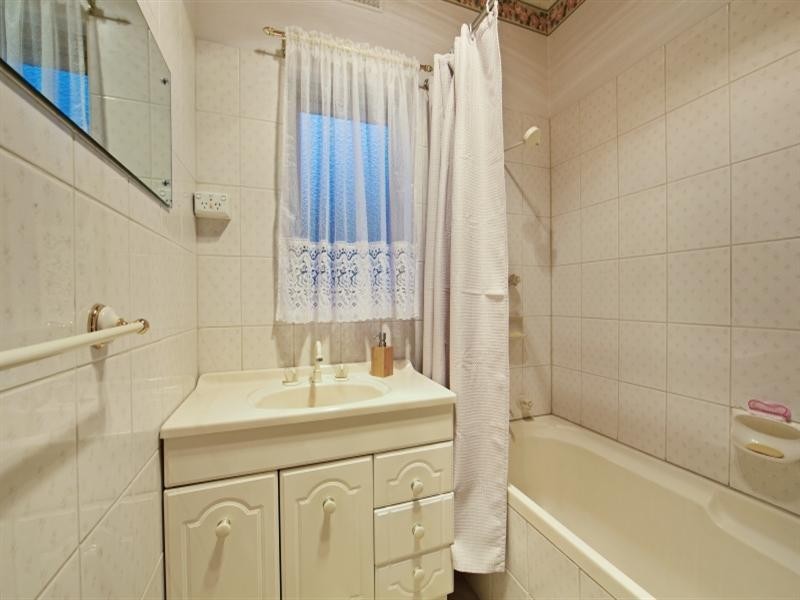 7 Amber Avenue, Clearview SA 5085