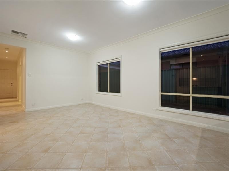 10 Balmoral Street, Hillcrest SA 5086