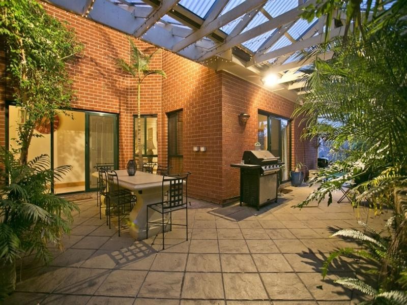 8 Dovecote Street, Oakden SA 5086