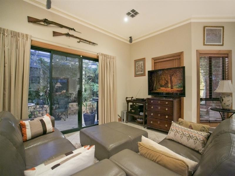 8 Dovecote Street, Oakden SA 5086