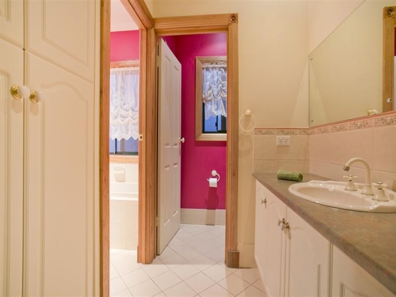 8 Dovecote Street, Oakden SA 5086